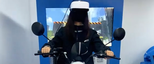 VR电动车骑行模拟新体验：探索逆向行驶的危险性