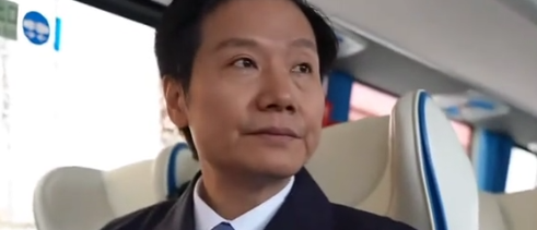 雷军倡议：迅速适应AI新时代，基础教育应普及人工智能课程知识